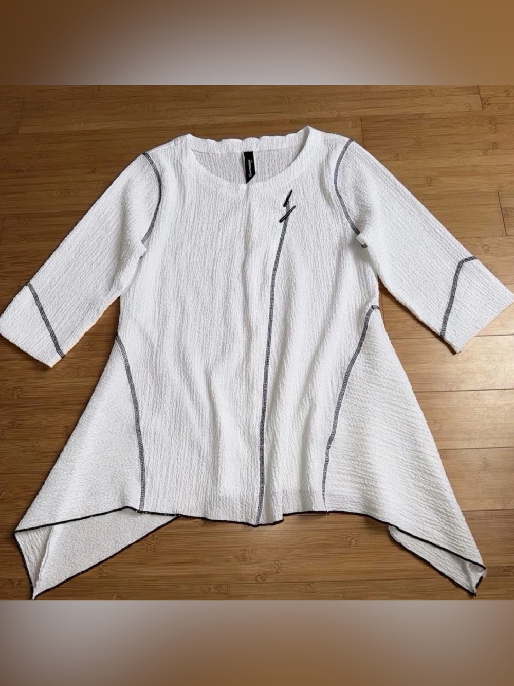 Curvesque Tunic Top Womens M White Lagenlook Textured Asymmetrical USA Artsy